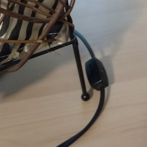 Rattan Leopard Table Lamp - Picture 4 of 4